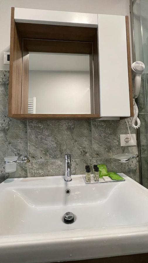 Comfort Apartment In City Center Tirana Exteriör bild