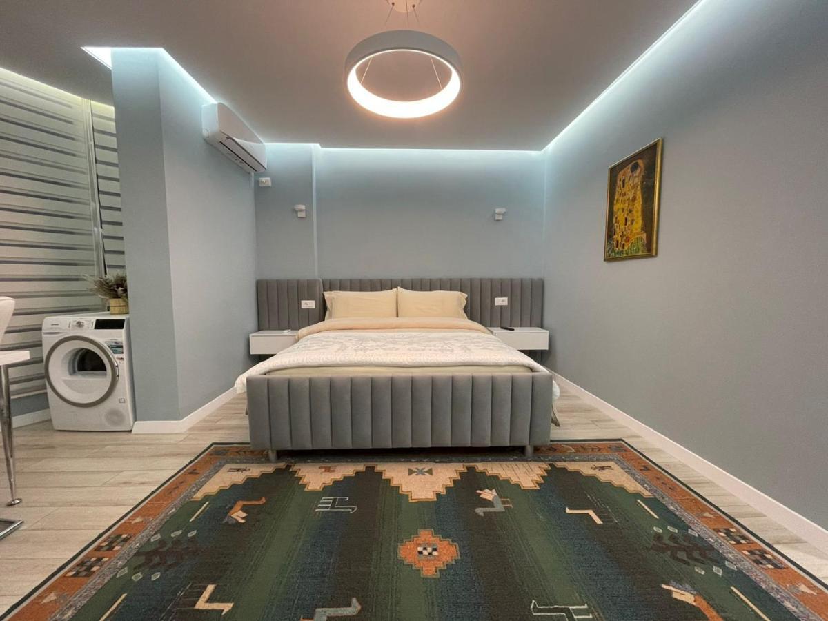 Comfort Apartment In City Center Tirana Exteriör bild