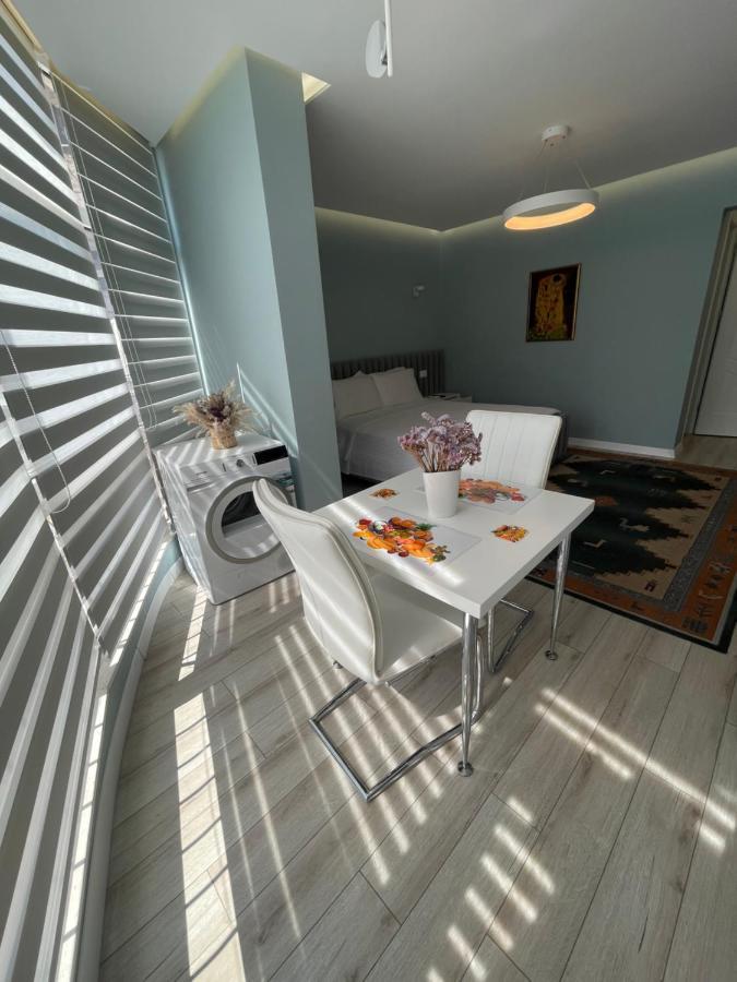 Comfort Apartment In City Center Tirana Exteriör bild